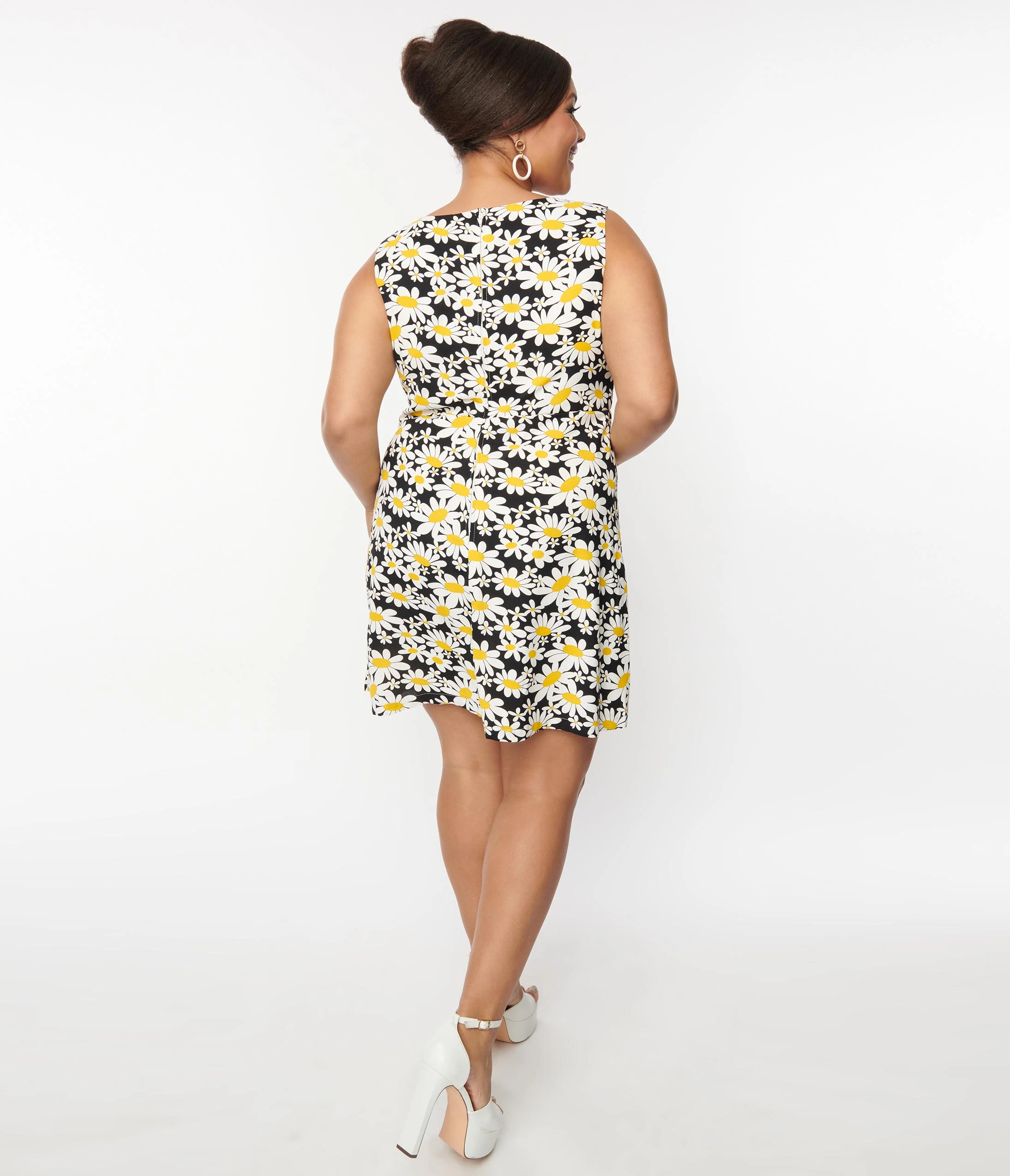 Smak Parlour Black & White Daisies Tie Front Shift Dress - Image 3