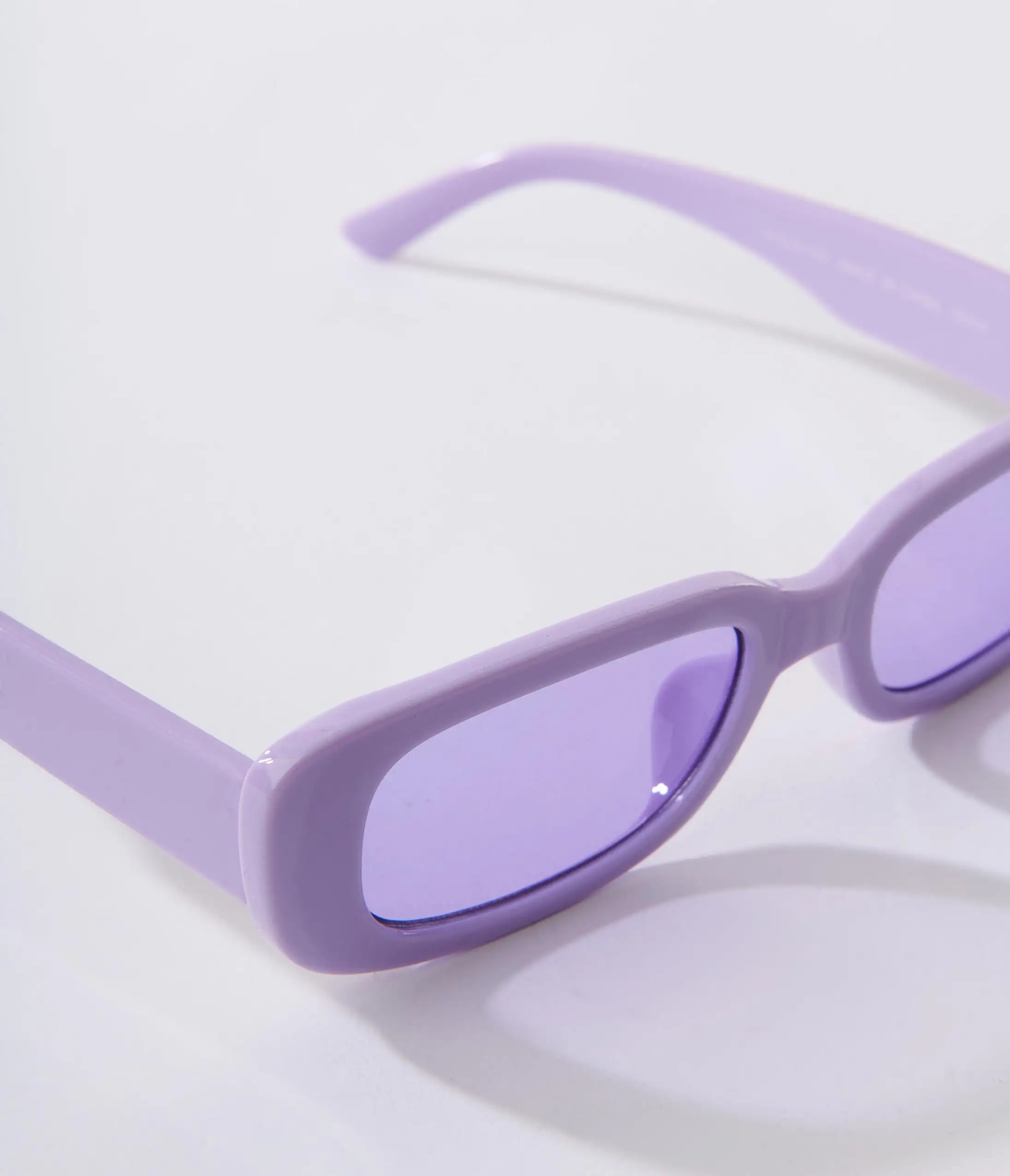 AJ Morgan Eyewear (B2B Wholesale) Lavender & Purple Tint Oval Sunglasses - Image 2