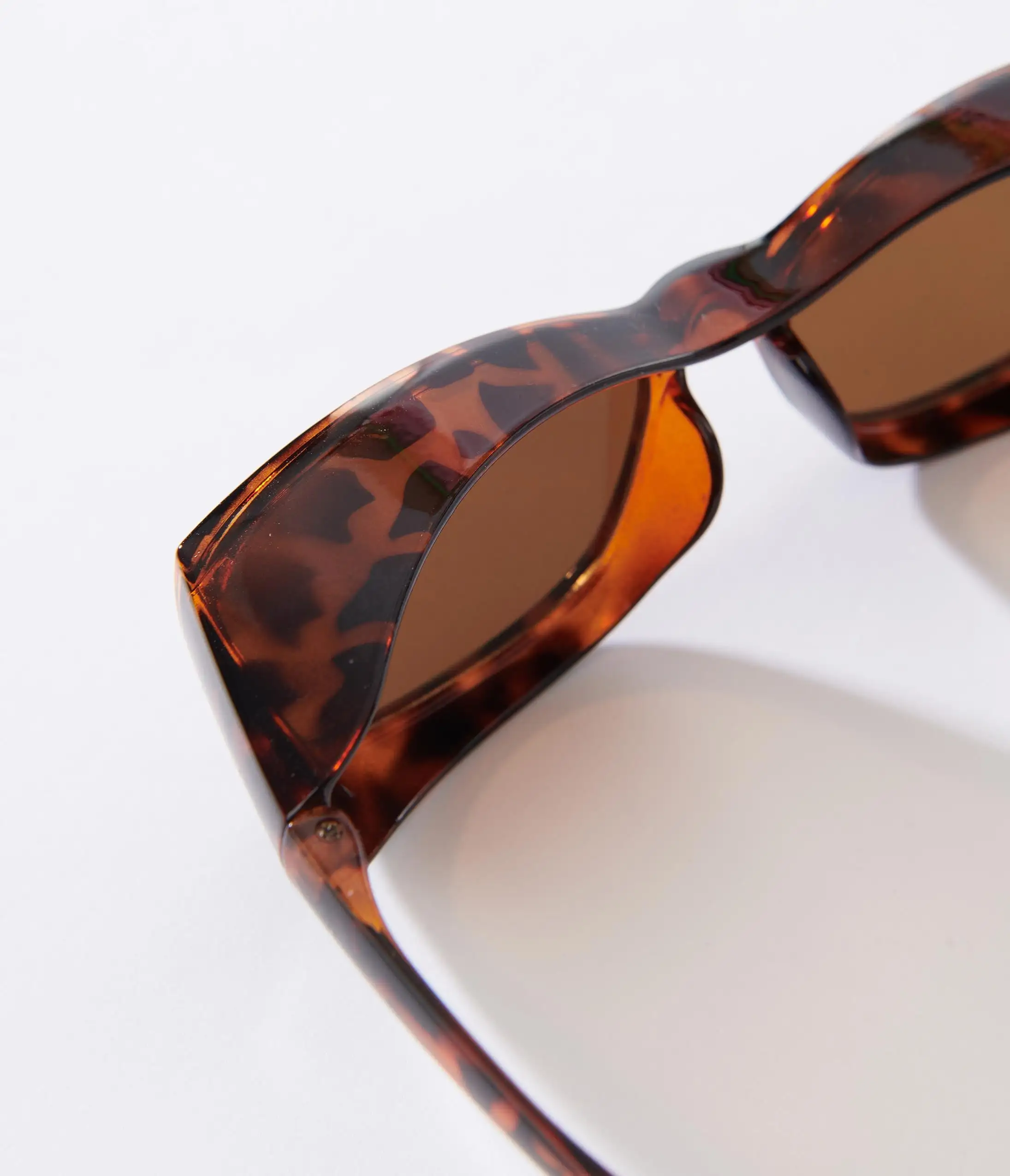 Lucent Product Inc. Tortoise Thick Rectangular Sunglasses - Image 4