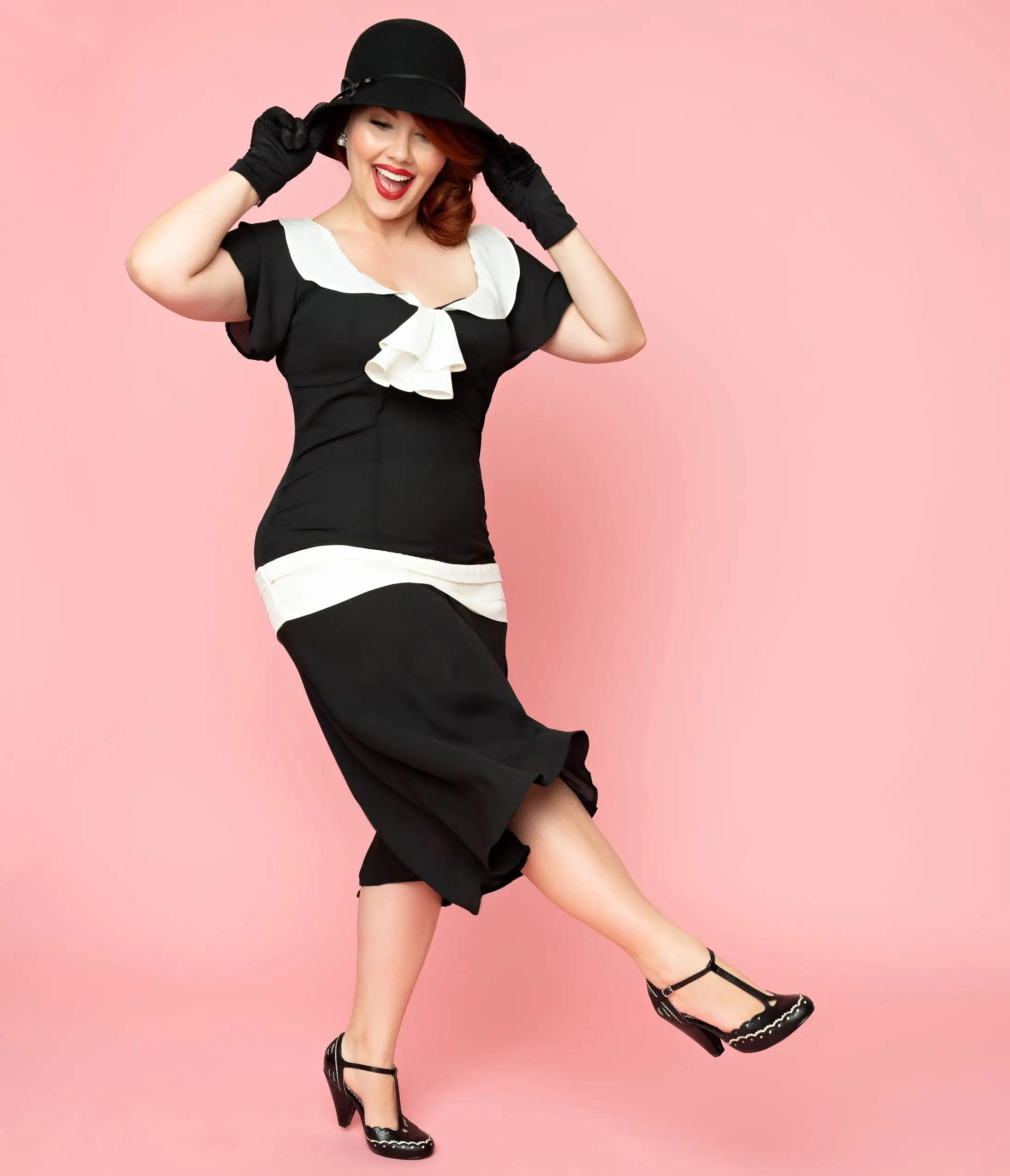 Unique Vintage Plus Size 1920s Black & Cream Wilshire Flapper Day Dress - Image 4